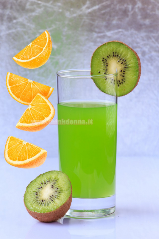 succo di frutta verde kiwi spicchi di arancia