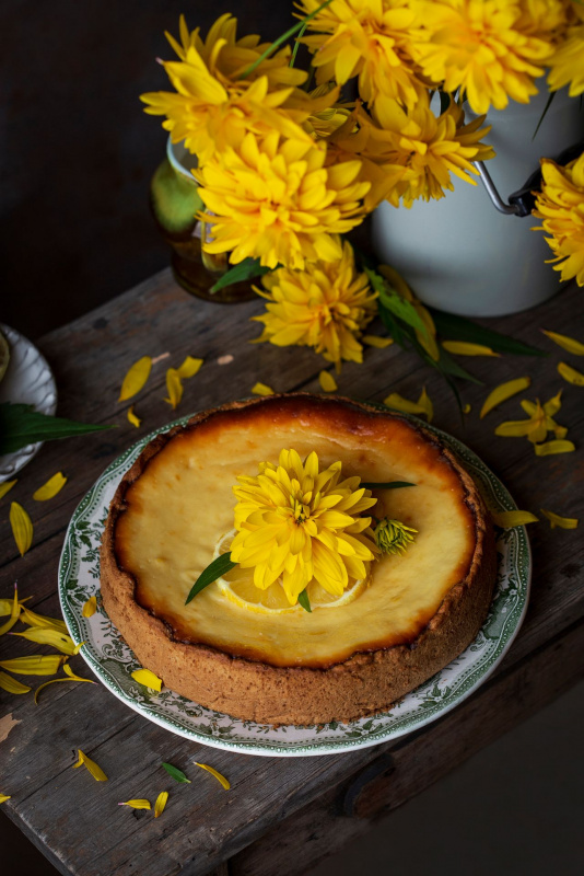 dolce pronto ricotta e limone fiore petali gialli